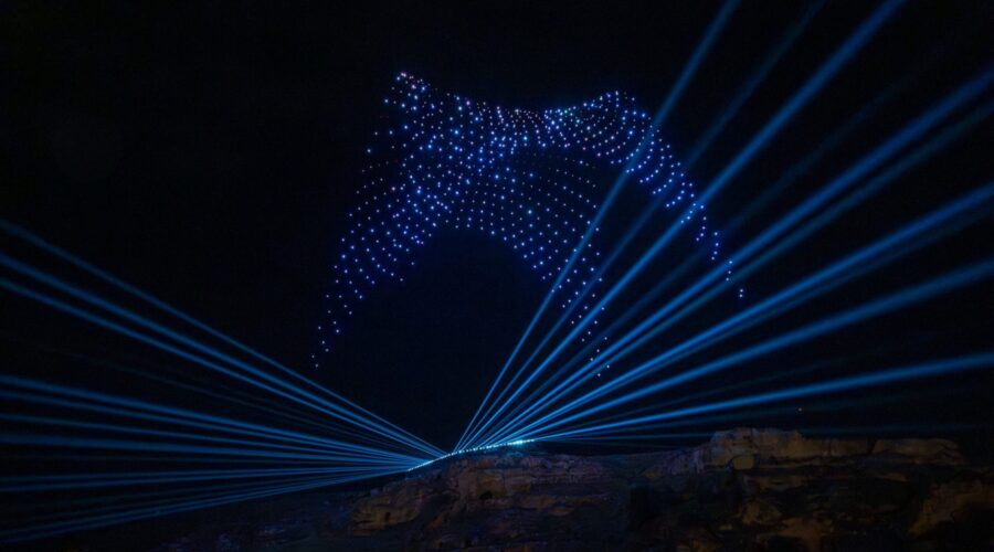 espectáculo de drones luminosos en Matera de Allumee