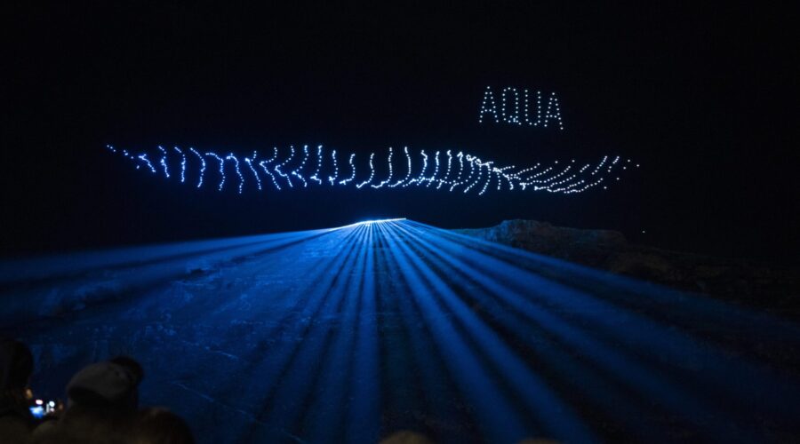 espectáculo nocturno de drones en Matera de Allumee
