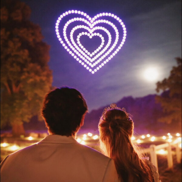 spectacle de drones mariage cœurs lumineux par Allumee