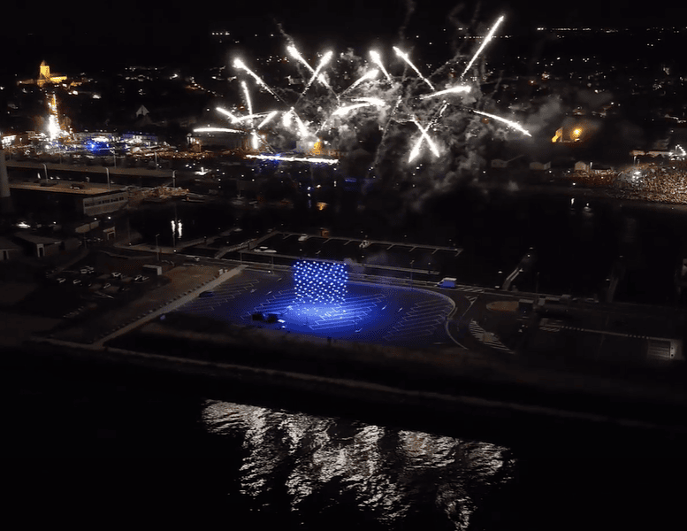 Spectacle de drones et feux d'artifice