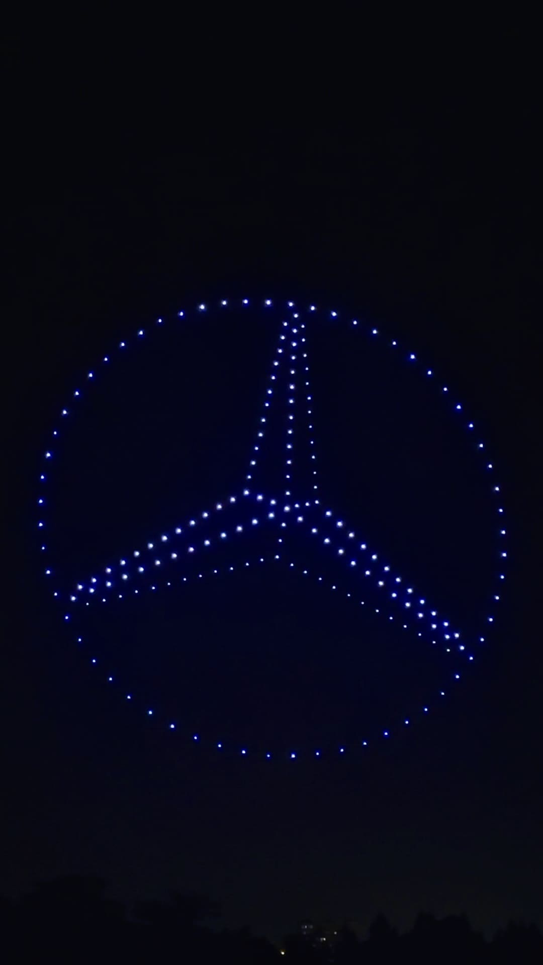 drones formant le logo de Mercedes Benz