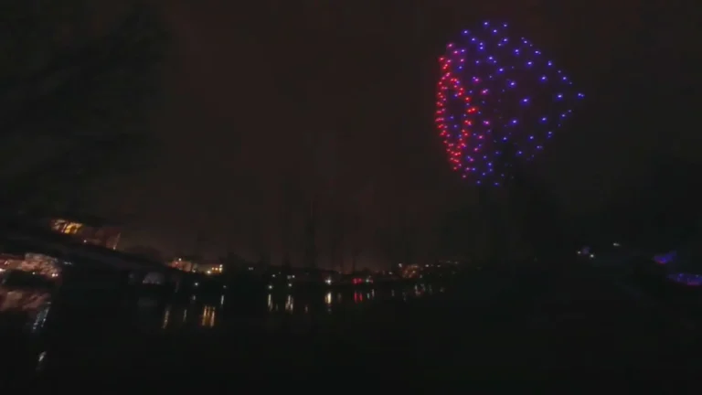 spettacolo luminoso del bagliore delle mantidi