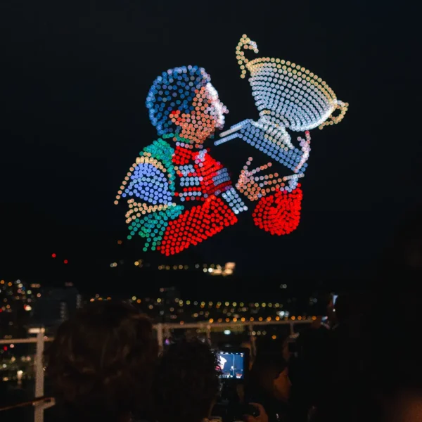 espectáculo nocturno de drones luminosos Allumee
