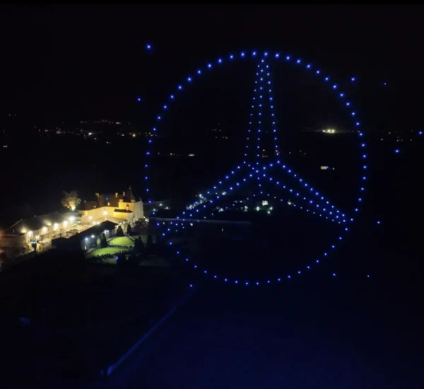 Mercedes-Logo-Drohnenshow von Allumee