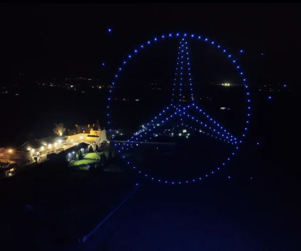 Mercedes-logo droneshow door Allumee