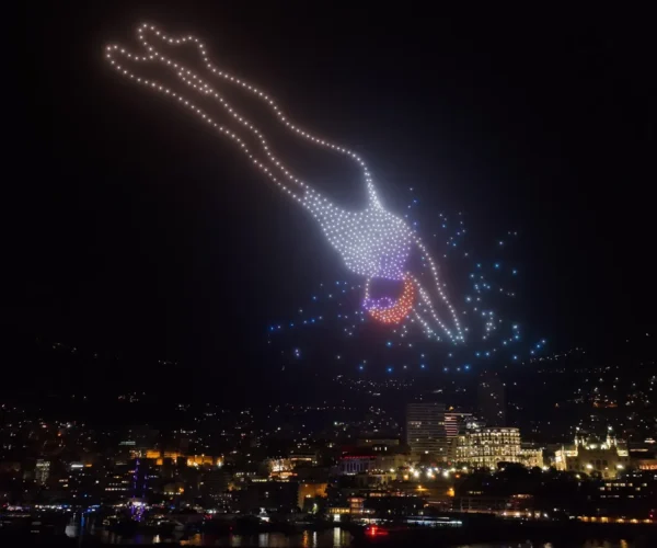 plongeuse formée par des drones lumineux Allumee